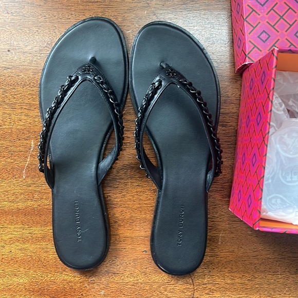 Tory Burch Everly Chain Thong - Black 8.5 New In Box - Picture 3 of 5